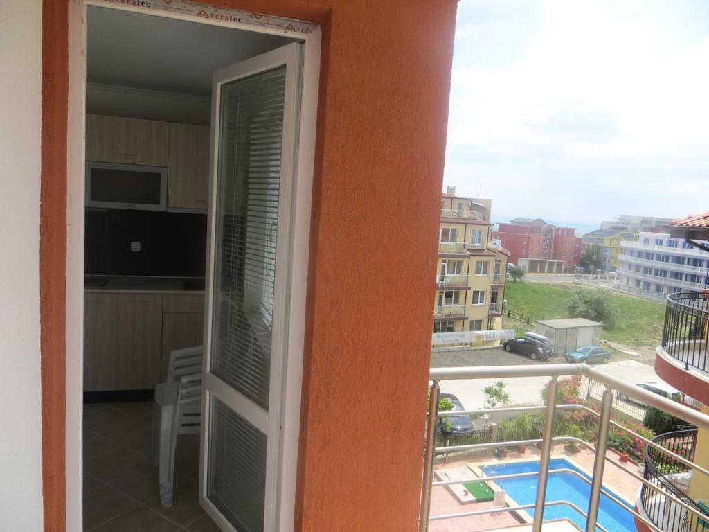 Apartments In Azalia 2 Complex Nesebar Bilik gambar